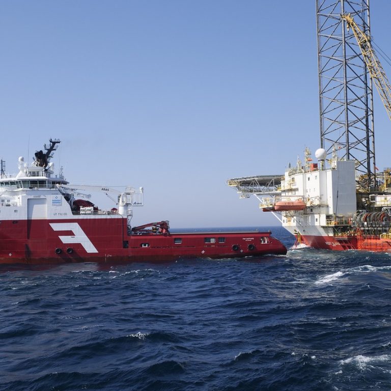 A Guide to Offshore Vessels and Facilities in the Oil and Gas Industry in Malaysia