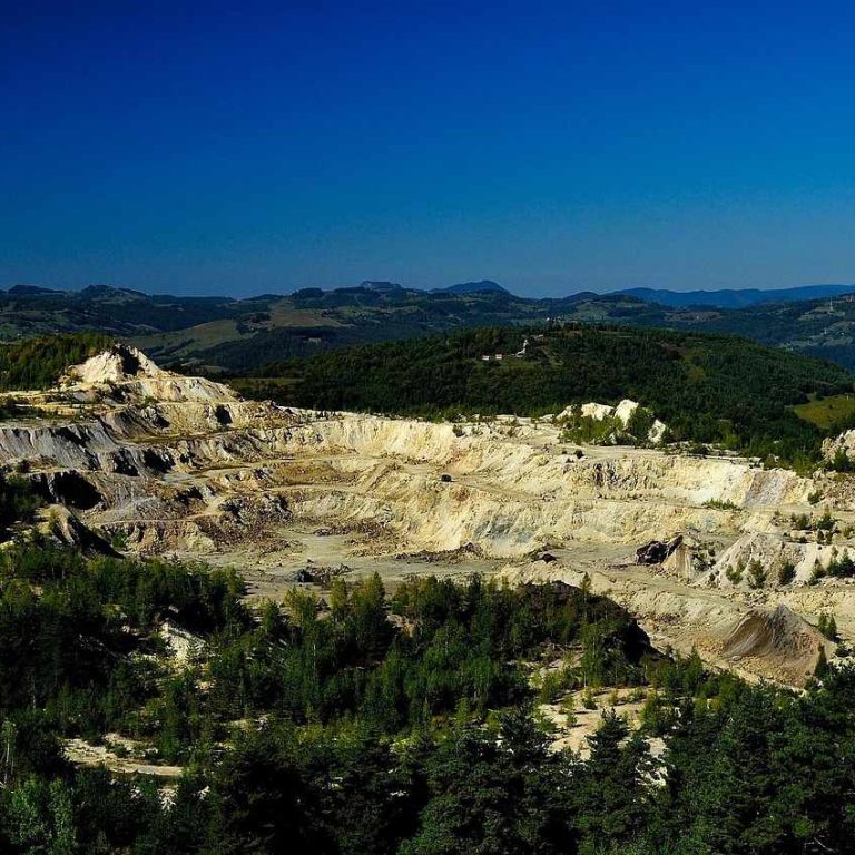 Article - The Legal Framework Relating to Extraction, Trade and Dealing of Precious Metals